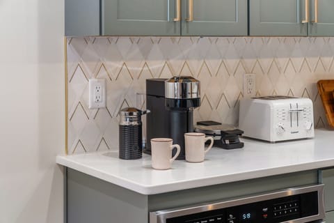 Morning Ready: Enjoy the Nespresso, toaster, and all appliances set on Quartz.