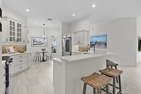 Spacious kitchen with breakfast bar