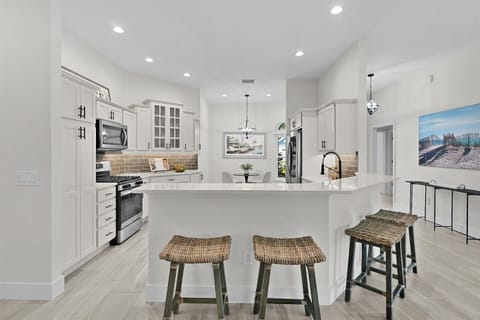 Fully equipped kitchen.