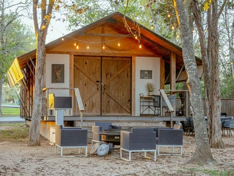 Lakefront Glamping Cabin Near Austin