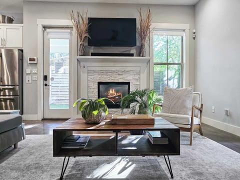 Cozy, Spacious Living Room with Switch-operated Gas Fireplace