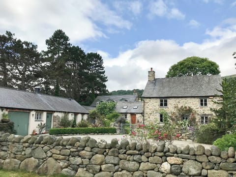 Setting | The Barn, Rowen, near Conwy