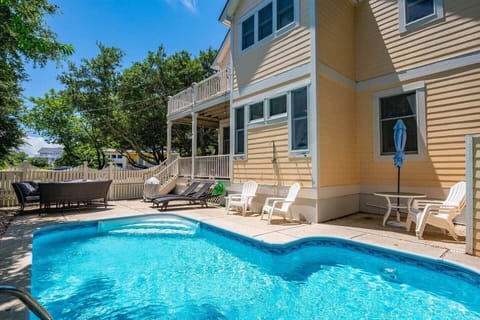 Pool and pool side seating.
