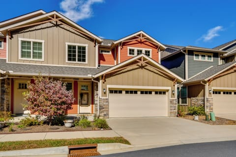 Black Mountain Vacation Rental | 1BR | 2BA | 1,313 Sq Ft | Stairs Required