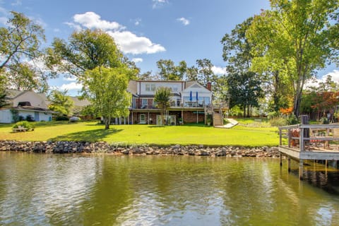 Chapin Vacation Rental | 2BR | 1BA | 900 Sq Ft | 1 Step Required