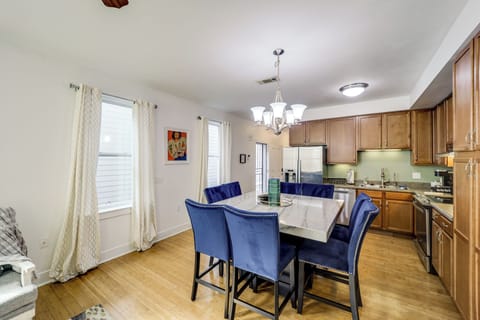 Dining Area | Dishware/Flatware Provided | 1st Floor