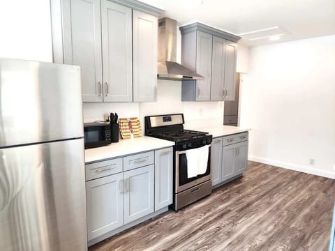 From breakfast to dinner, this kitchen has everything you need for a comfortable stay.