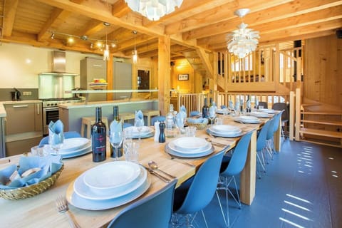 Stylish Dining at Chalet Jirishanca
