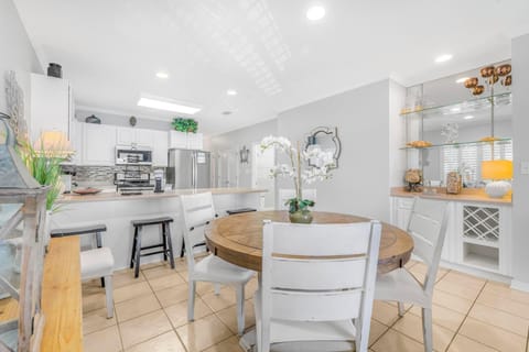 Seating for four at the dining table