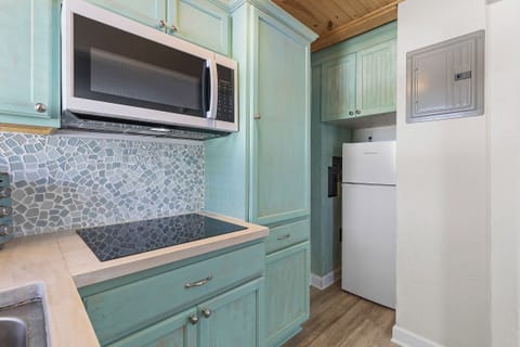 Studio II Kitchenette