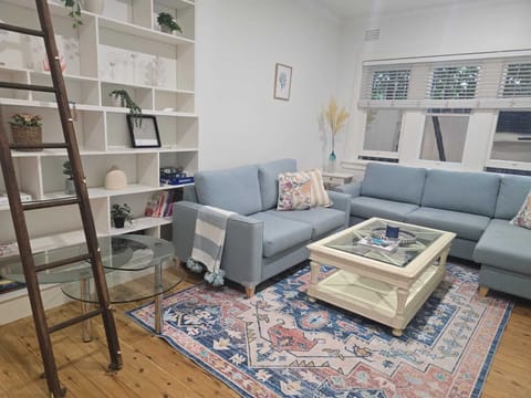 spacious coastal lounge | board games, books and plenty of natural light.