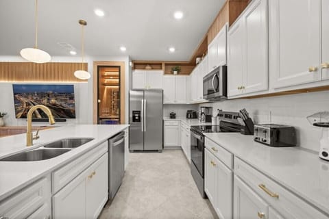 16198 Coastal Cove Lane (6).jpg