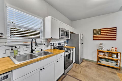 Sagebrush Retreat Full Kitchen