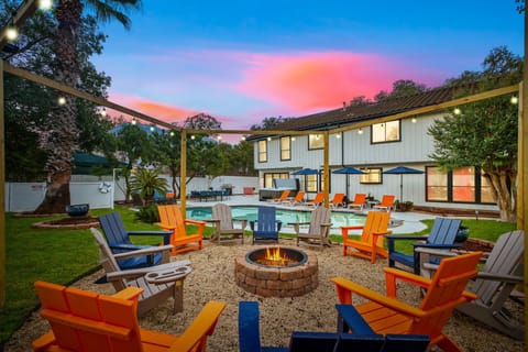 Gather around the fire pit with Adirondack chairs, perfect for s’mores & stories under the stars.