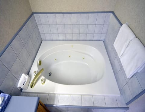  1 King Bed Jetted Tub image 5