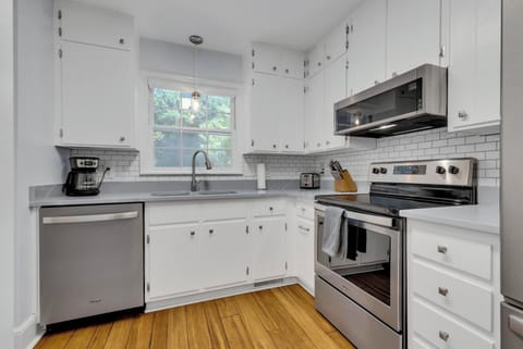 Full kitchen with stainless appliances, dishwasher, and cooking basics.
