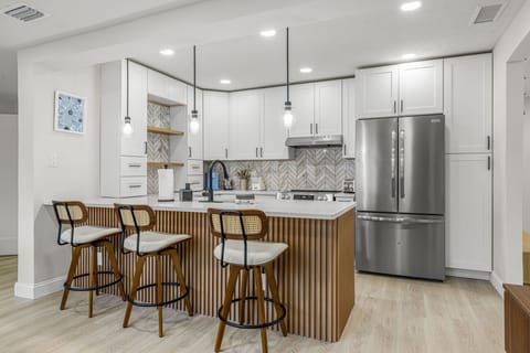 Sure, dining out is fun, but nothing beats your own vacation kitchen! Spacious, stylish, and fully equipped, it’s the perfect recipe for great meals (and even better company).
