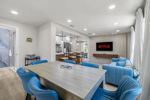 Because food tastes better when shared. Our dining space brings everyone together—whether it’s a gourmet spread or a simple pizza night.