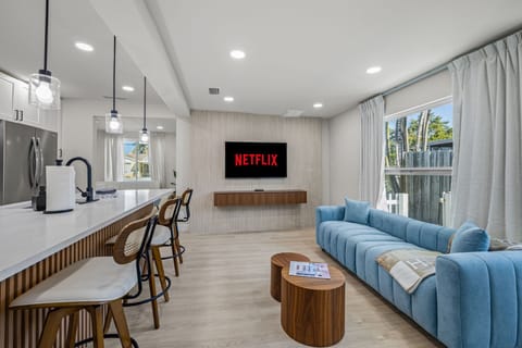 This space is the perfect backdrop for your favorite moments. Let the good times and great conversations flow.