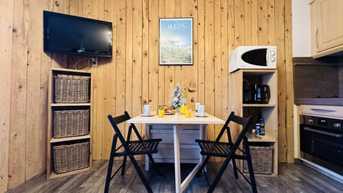 With family or friends, enjoy your vacation to the fullest in a studio apartment with warm décor. A real little cocoon...