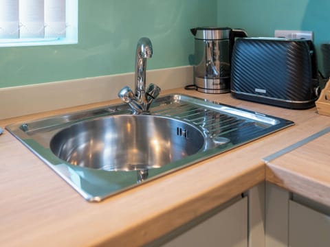 Kitchen | Hilltop Apartment 3 - Hilltop Apartments, Earl Shilton