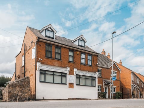 Exterior | Hilltop Apartment 3 - Hilltop Apartments, Earl Shilton