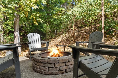 Your Fire Pit Lounge awaits! Gather around the warm fire pit for stories and s'mores in nature's embrace!