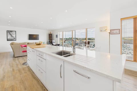 Becalmed, Amble - Host & Stay