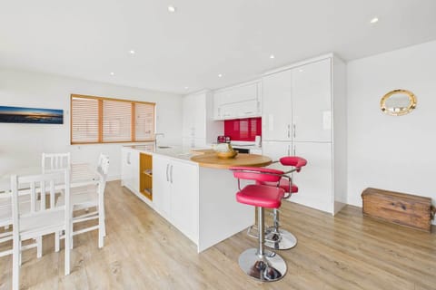 Becalmed, Amble - Host & Stay