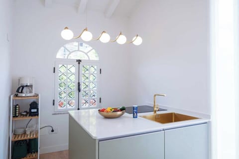 Rustle up a feast in brand new renovated kitchen.