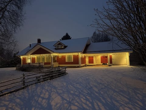 Your Cosy Lapland escape on the snowy shores of the Kemi River