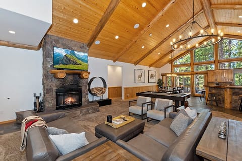 Living Room with fireplace