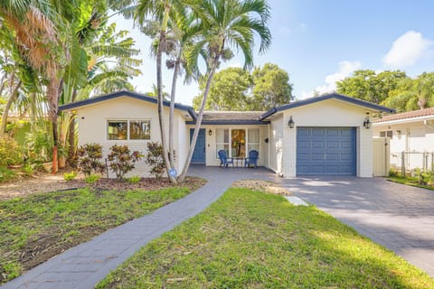 Hollywood Vacation Rental | 3BR | 2BA | 1 Step Required | 1,673 Sq Ft