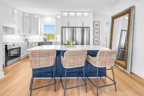 Newly Renovated, spacious, fully equipped kitchen perfect for large family meals