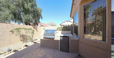 Built in grill & fridge on patio