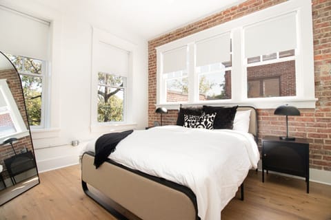 Apartment 1 - Queen Bed 1