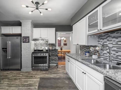 Clean, updated kitchen w/ stainless appliances & patterned tile backsplash 🍳✨🏡