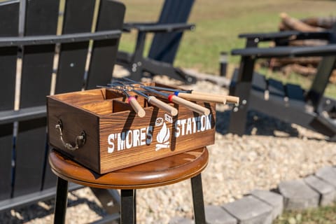 Evening Fun | S’mores Station Ready for Nights Around the Firepit