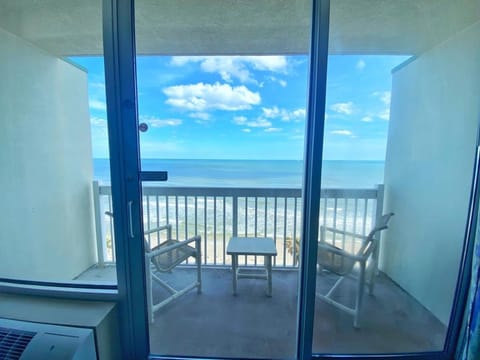 Comfort & stunning ocean views await you.
