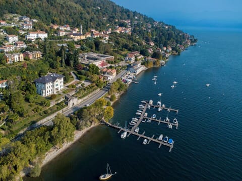 Water, Body Of Water, Waterway, Coastal And Oceanic Landforms, Boat, Landscape, Watercourse, Channel, Lake, Bank