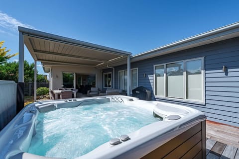 Outdoor spa pool