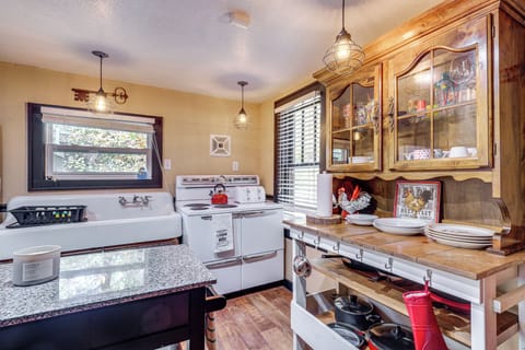 Kitchen | Original Stove/Oven