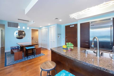 Kitchen & Dining Area - Dining table seats four comfortably. Additional space for eating can be had at the kitchen counter.