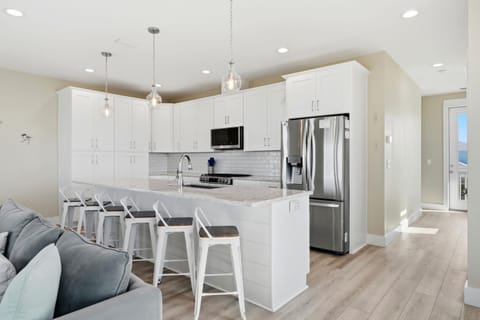 Kitchen with Breakfast Bar