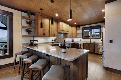 Bearly Made It - Kitchen Breakfast Bar