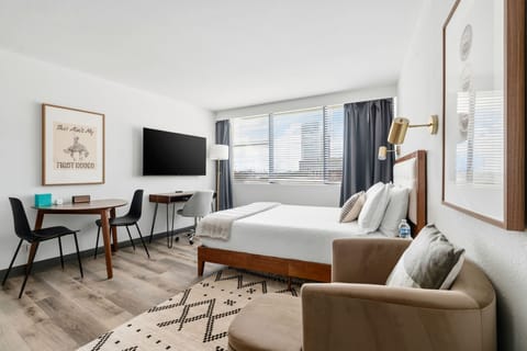 A stylish base for your Houston adventures.