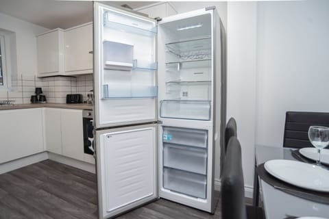 Fully cleaned, fully equipped kitchen with integrated fridge, dishwasher, washing machine and all the essentials — everything you need for a comfortable home-from-home stay.