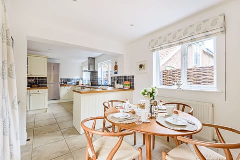 looking through to kitchen