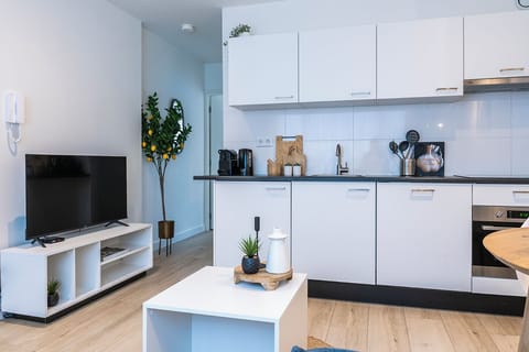 Bereid moeiteloos maaltijden in deze complete appartement Eindhoven keuken