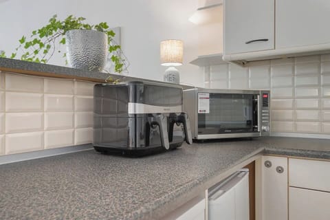 Book your stay near Poppodium 013 and explore Tilburg from Bed en Koffie on foot.